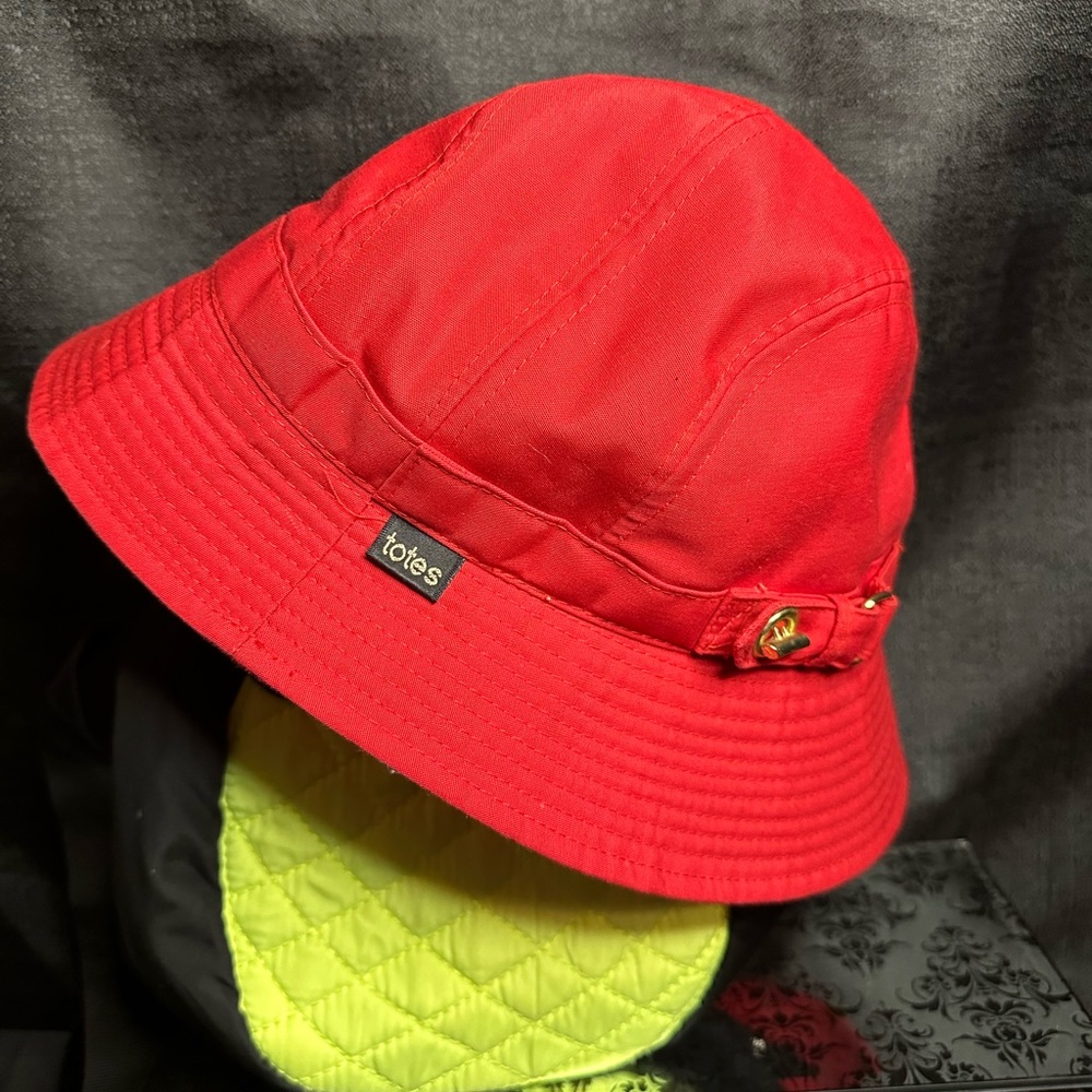 Red totes hat